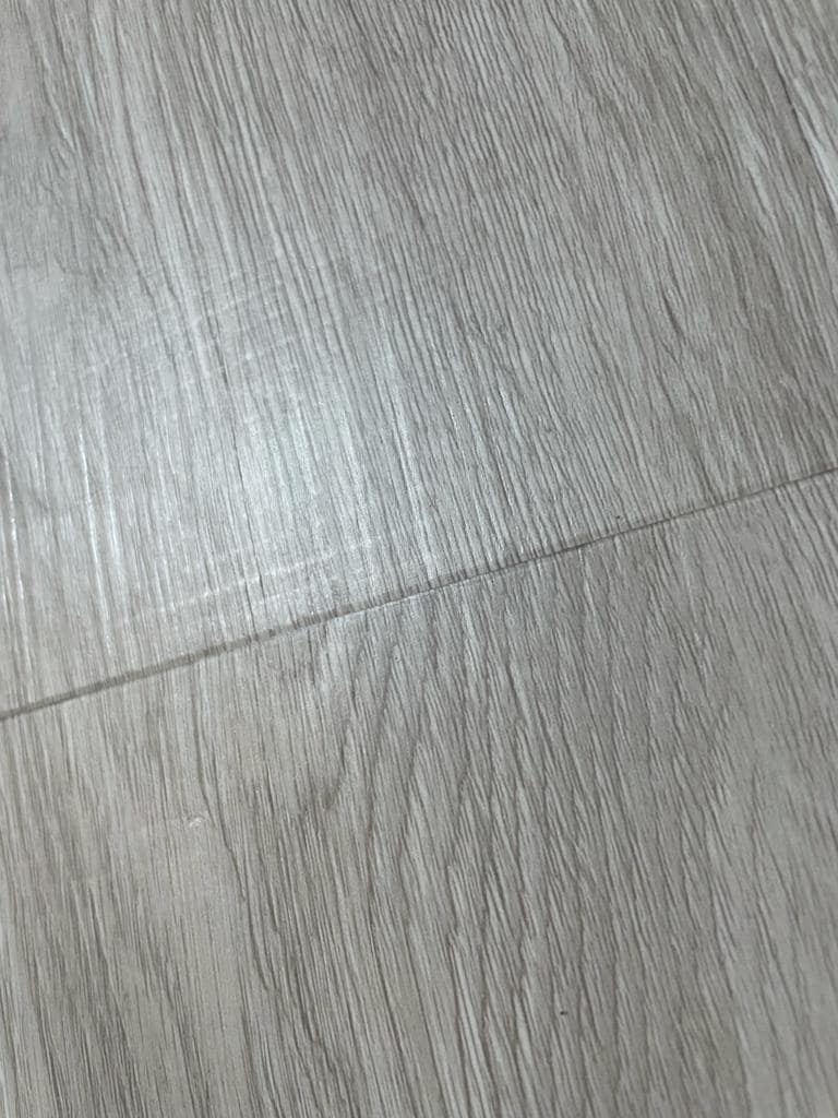 Endurance Pro - High Quality LVT Flooring - Light Grey - Suitable for Underfloor Heating - Image 2