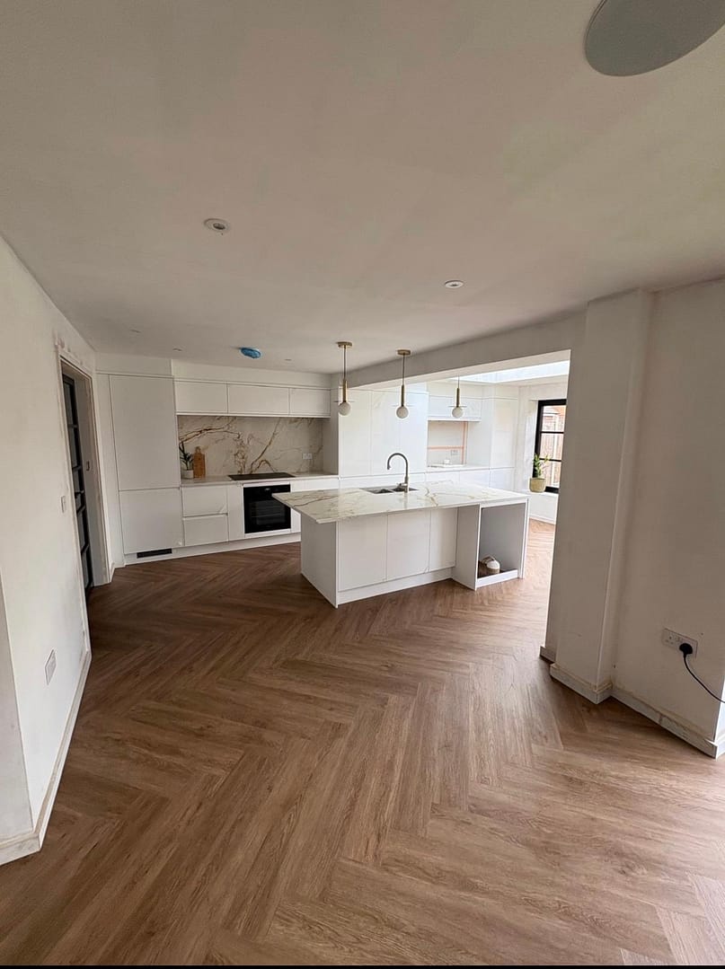 Endurance Pro - High Quality LVT Flooring - Dark Oak - Suitable for Underfloor Heating
